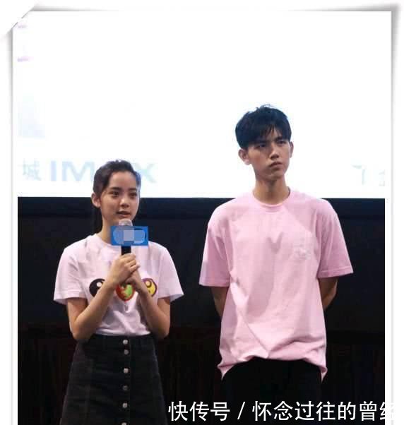 同样是95后的演员，关晓彤穿短裙露美腿，欧阳娜娜却是显尴尬！