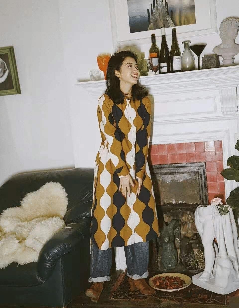 #博主#三木果然是“气质博主”,撞色连衣裙配牛仔外套,高级又时髦