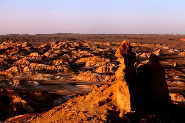 新疆人捡石头的最美季节又到了，教你在16个不同的地方捡石头！有