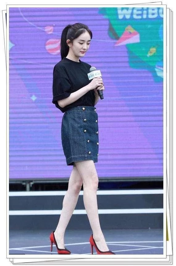 当杨幂刘亦菲同穿短裙现身，网友：终于见识到蚂蚁腿与大象腿差距