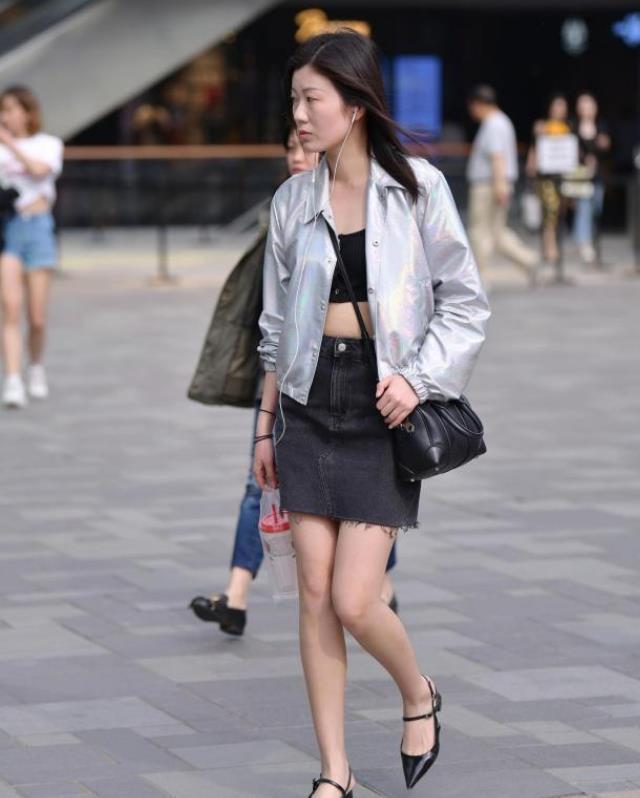 美女■美女街拍身材完美的小姐姐,时尚穿搭,散发出个性魅力