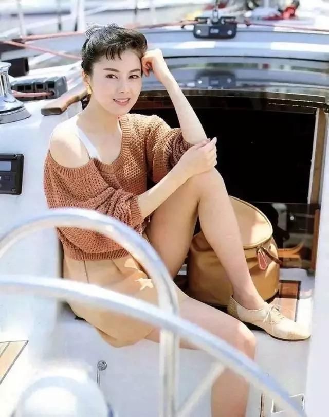 看完80、90年代的日本时尚，美的让我想穿越时光……