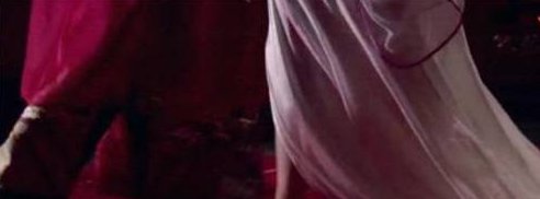 『要光』甄嬛传：甄嬛首次侍寝为何要光着脚？原因让人感慨