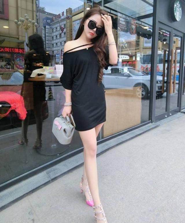 街拍：清新简约的小姐姐，穿着非常好看浪漫又甜美！