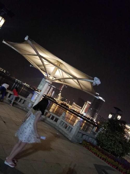 眼镜姑娘你甘心做背影杀手一辈子？不化妆，你永远不知道自己的美