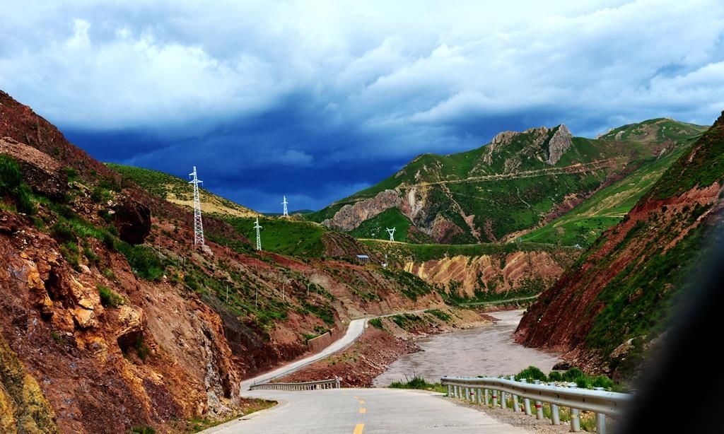 到西藏地区旅行，开什么车好？必须是越野车吗