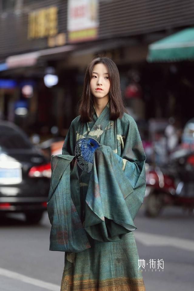 汉服风和旗袍风完美结合是什么样子？成都的时髦小姐姐告诉你！