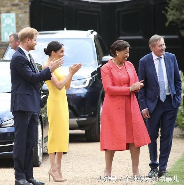 新王妃梅根穿亮黄色铅笔裙亮相，要是凯特王妃在，可能还是会输