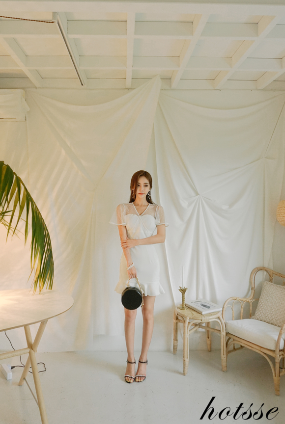 女神孙允珠，融雪花蒲温暖缦纱波点鱼尾裙