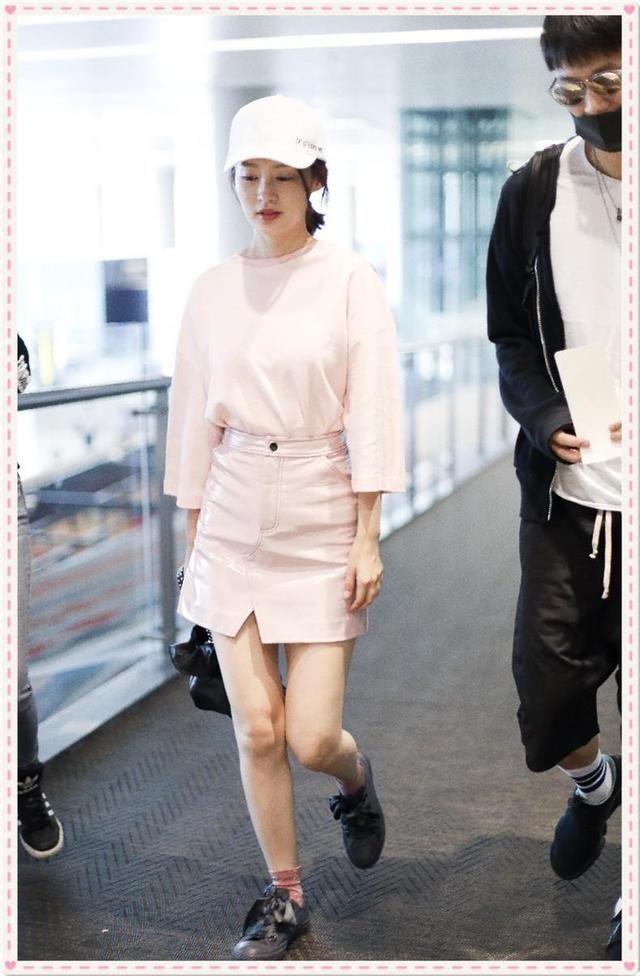 宋茜终于瘦出筷子腿!31岁穿小粉裙嫩到飞起,李沁完全不是她对手