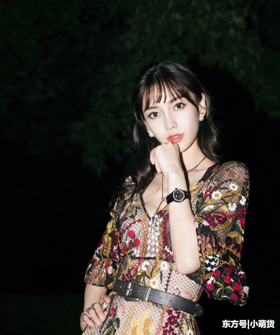 同样是镂空连衣裙，景甜杨颖差距大，生过孩子的还不如没结婚的?