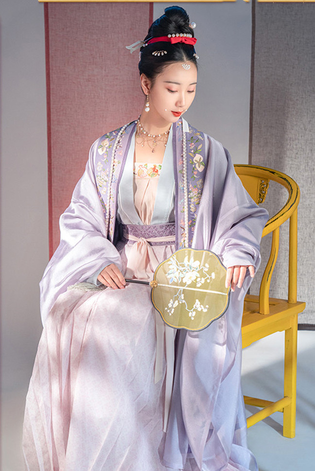  「古韵」穿汉服太显古韵, 微胖女人也可以穿出高贵感, 让人心动又着迷