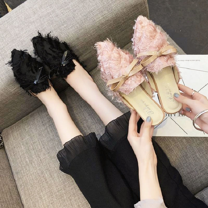 去年的凉鞋别穿了，今年流行“女凉拖鞋”，养脚还漂亮女人味十足