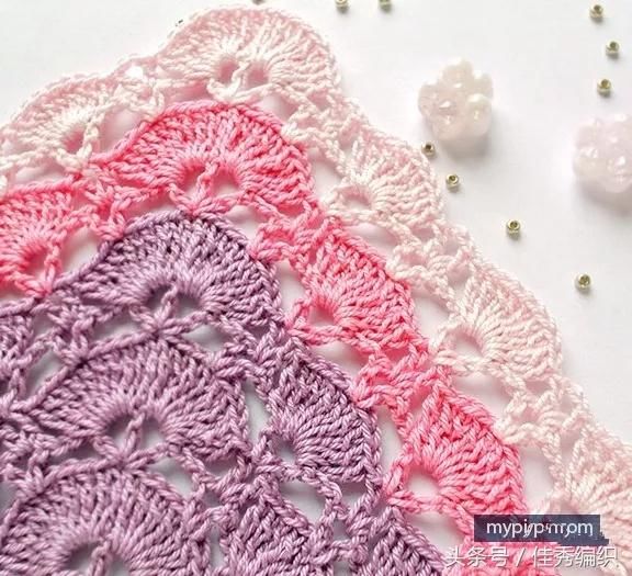 钩针编织教程图解 网红经典段染色三角形钩针披肩围巾大全 美极了