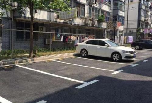 停车位|车位被占挪车电话还打不通,只用一招让车主哭诉:放过我吧