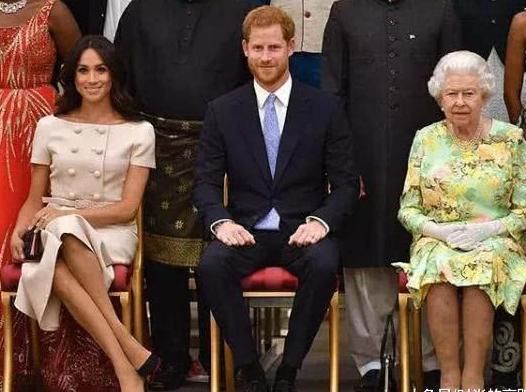 梅根换了凯特王妃同款发型越来越有王妃范了, 却因一个动作被吐槽