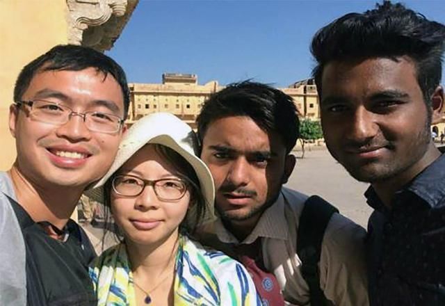 中国游客在印度街头，会有当地人主动“要求”合影，只因太友好？