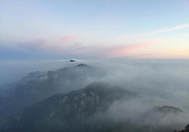 河南这个地方看日出绝对媲美泰山，云雾似天外之云，犹如人间仙境