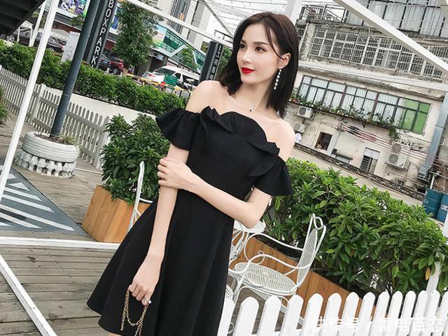  [性感]显瘦又性感的小黑裙，今年选这几款就对了