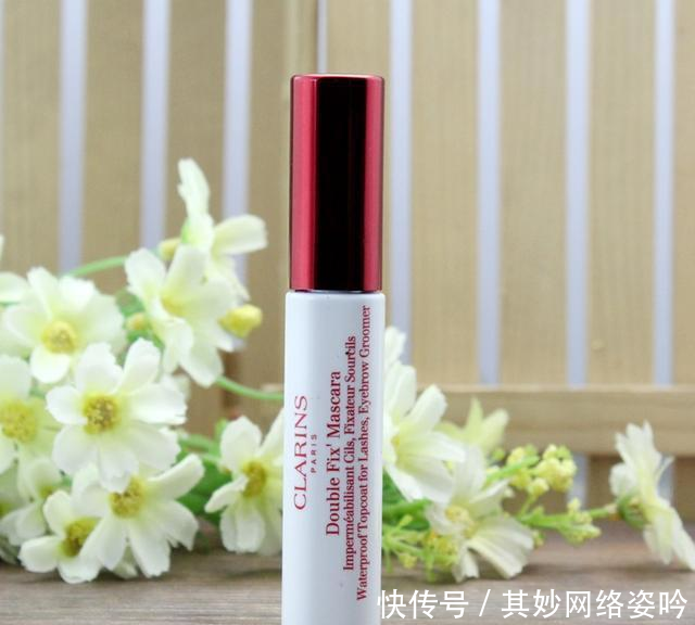  [感觉]夏季也爱化妆的女人，除了散粉，还有哪些东西能让妆容更持久？