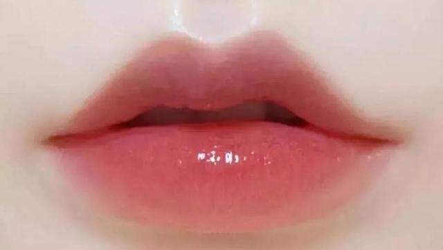 别再乱跟风了试试素颜口红吧!喜欢素颜淡妆的MM们都在用的口红!