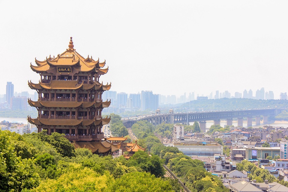 成都加重庆，对比武汉和郑州，两组城市谁更具优势？