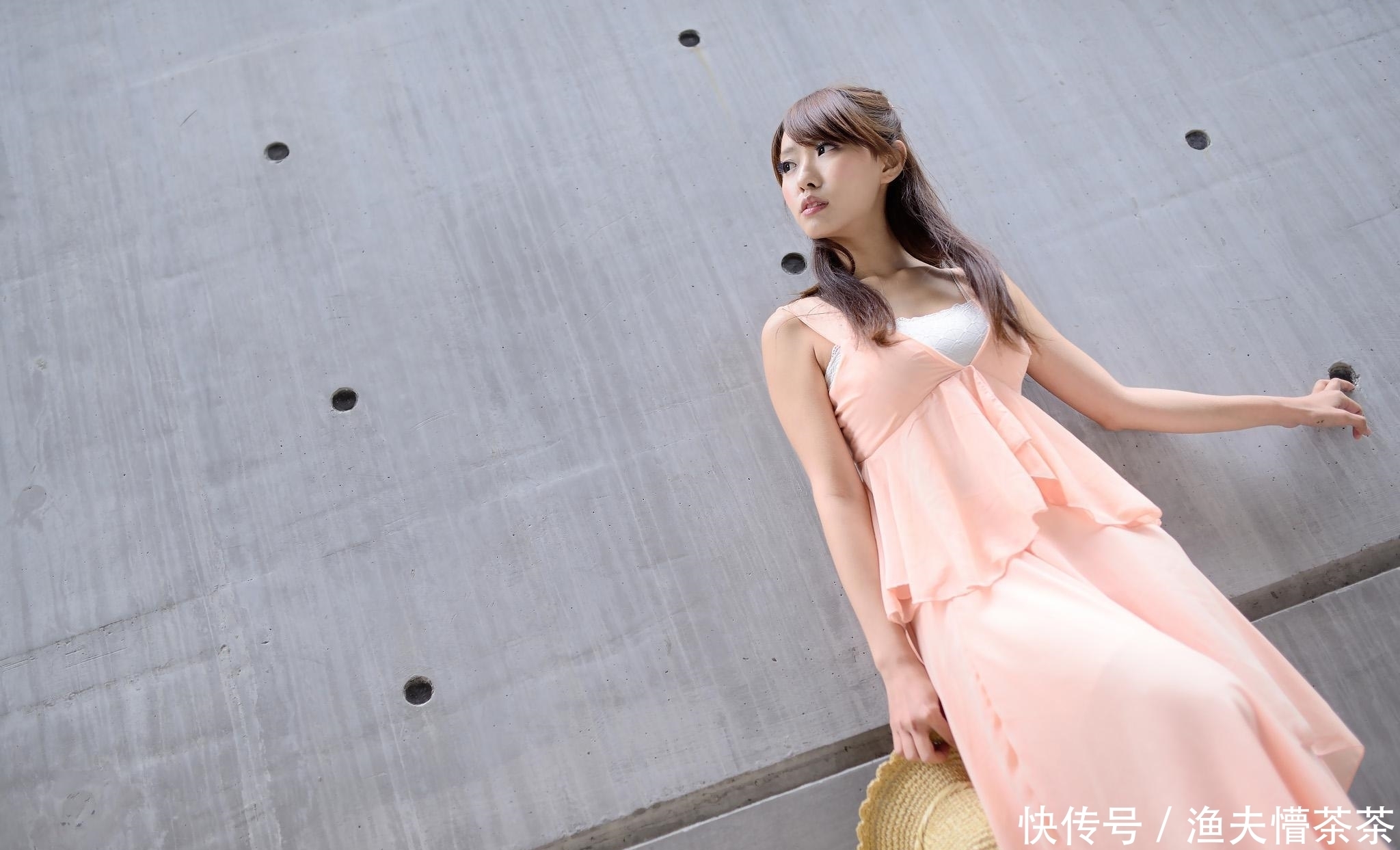  #写真#时尚穿搭推荐：时尚美女唯美写真，青春、靓丽，简直美爆了