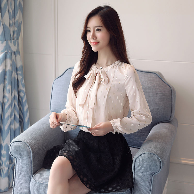 别再穿连衣裙了!爱美女人秋天都这样穿，连背影都美到爆