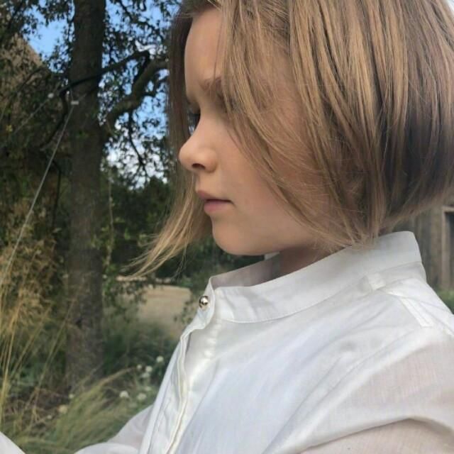 小七终于剪头发了！贝嫂同款经典Bob头发型，侧颜简直是v妈翻版！