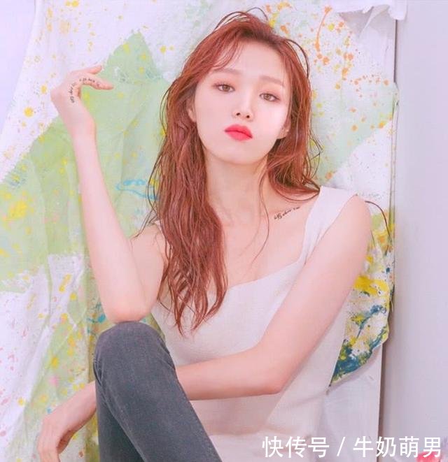 看到李圣经的腿，才知道李溪芮的腿不算什么，无修图都这么能打！