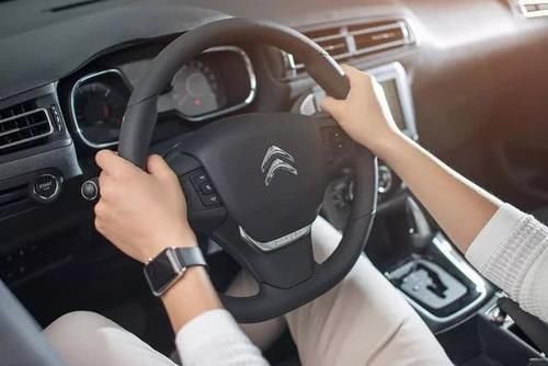  #不服#开车和不开车的人到底有何差距？老司机：不服都不行