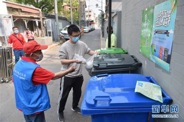  『做好分类』积分换购生活用品 “两桶一袋”征求民意——北京部分社区垃圾分类见闻