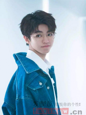男生时尚刘海发型 换个更帅方式迎接秋季