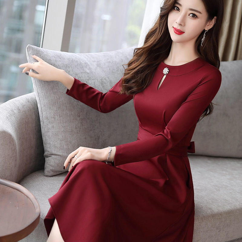 新出的秋装连衣裙，释放女性魅力，不止一点点的好看