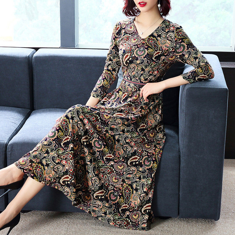 45岁妈妈喜欢穿裙子，入秋都是穿这样的秋裙，又瘦又高简直美呆