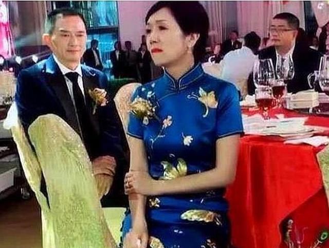 「母亲」女儿结婚了，亲妈出席婚礼，这颜值让网友称赞“最美丽的岳母”