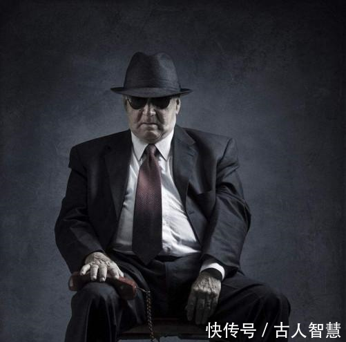 戏耍墨索里尼西西里黑手党人