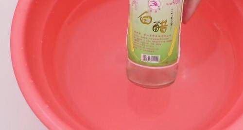  #脏旧#刷拖鞋时用上这几样，就能轻松的将脏旧的拖鞋刷干净了