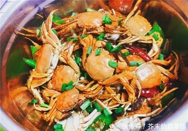 『带着』表哥带嫂子来串门,我特意下厨做四菜一汤,上桌后被嫌弃太寒碜