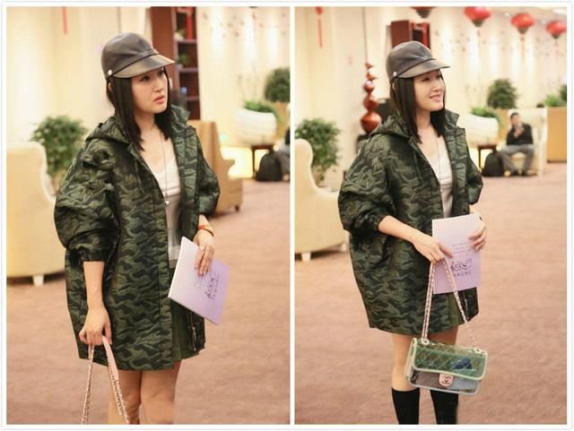 做了多年玉女，杨钰莹似乎倦了，如今47岁时尚大气，穿衣像少女