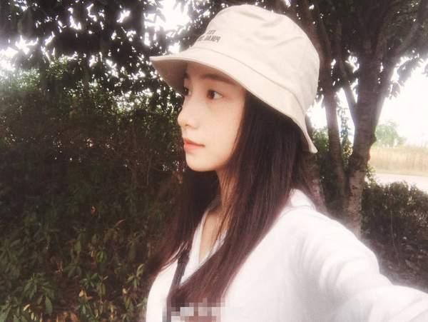 “明玉”美的不是很惊艳，但很清纯，只有82斤的她怎么穿都好看!