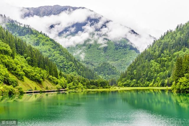 九寨沟被评为四川零差评景区，游客流连忘返，童话世界名不虚传！