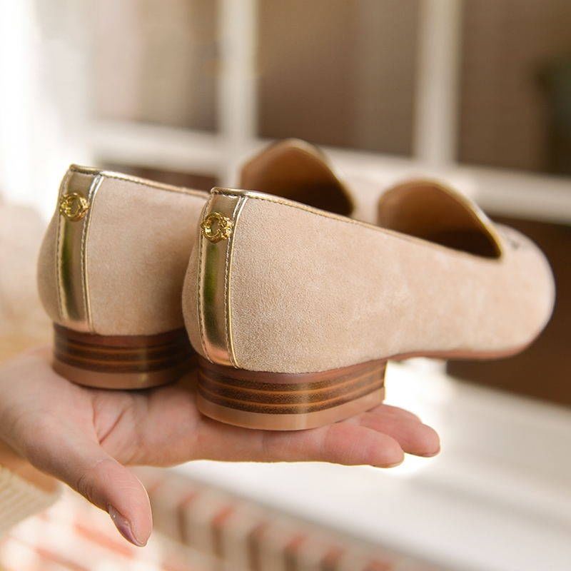 牛仔裤别配凉鞋，还是穿上动人心弦的高跟鞋，性感又迷人