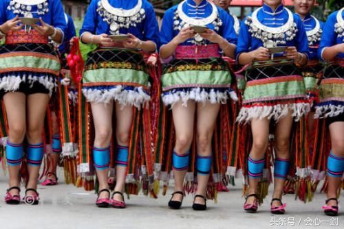 中国这里的女性人人穿短裙，裙长只有15厘米，被称为世界第一短