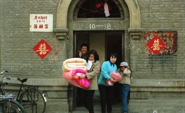  [婚礼]40年前的结婚仪式原来是这样的，摄影师王心钢收藏了这些宝贝