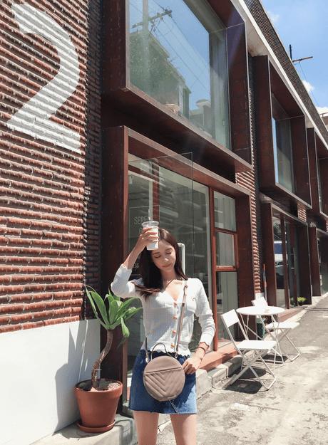 孙允珠悠闲白色阳光棉麻舒适小开衫