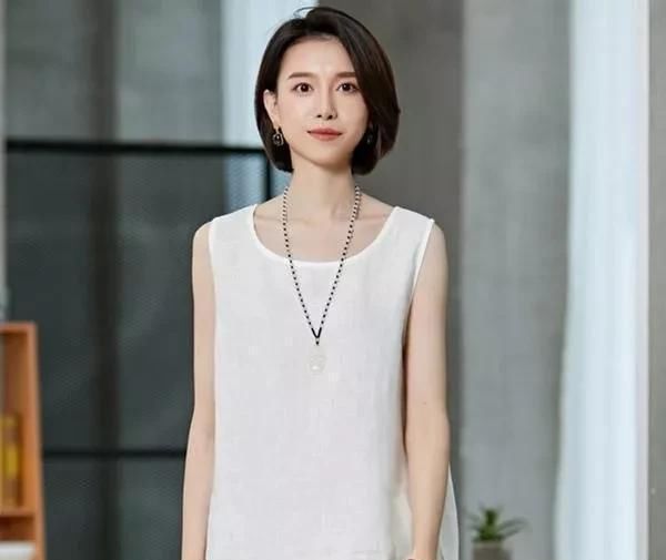  『显瘦』妈妈们担心太胖没有衣服穿？试试这几款棉麻衫，减龄，显瘦