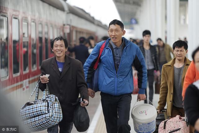 过年不回家？农村子女接父母进城享福，专家：真不一定是好事！