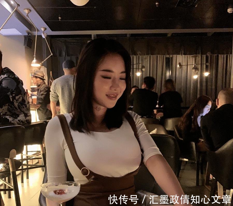  美女@美女你在这么黑的环境，不会有点压抑吗