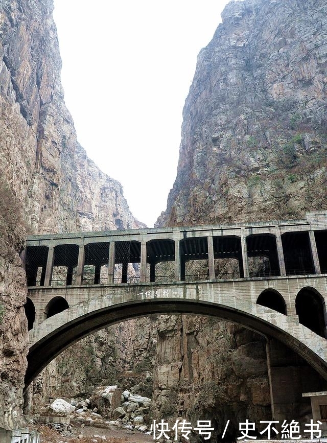一线天：中国跨度最大的铁路石拱桥，99天建成，火车跑了快50年！